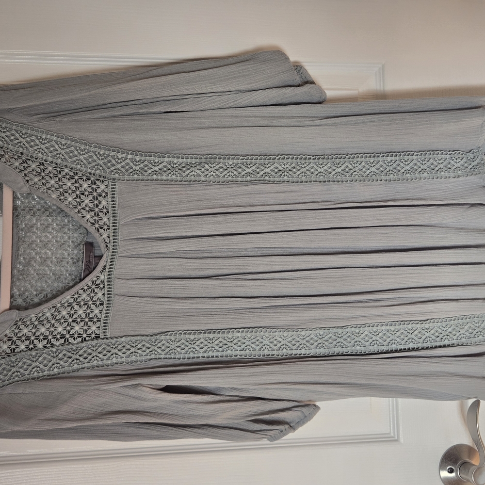 NWOT Mia+Tess Sage Green Long Sleeve Tunic Top with Lace Detail